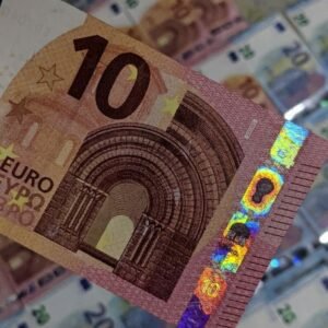 10 EURO BILLS